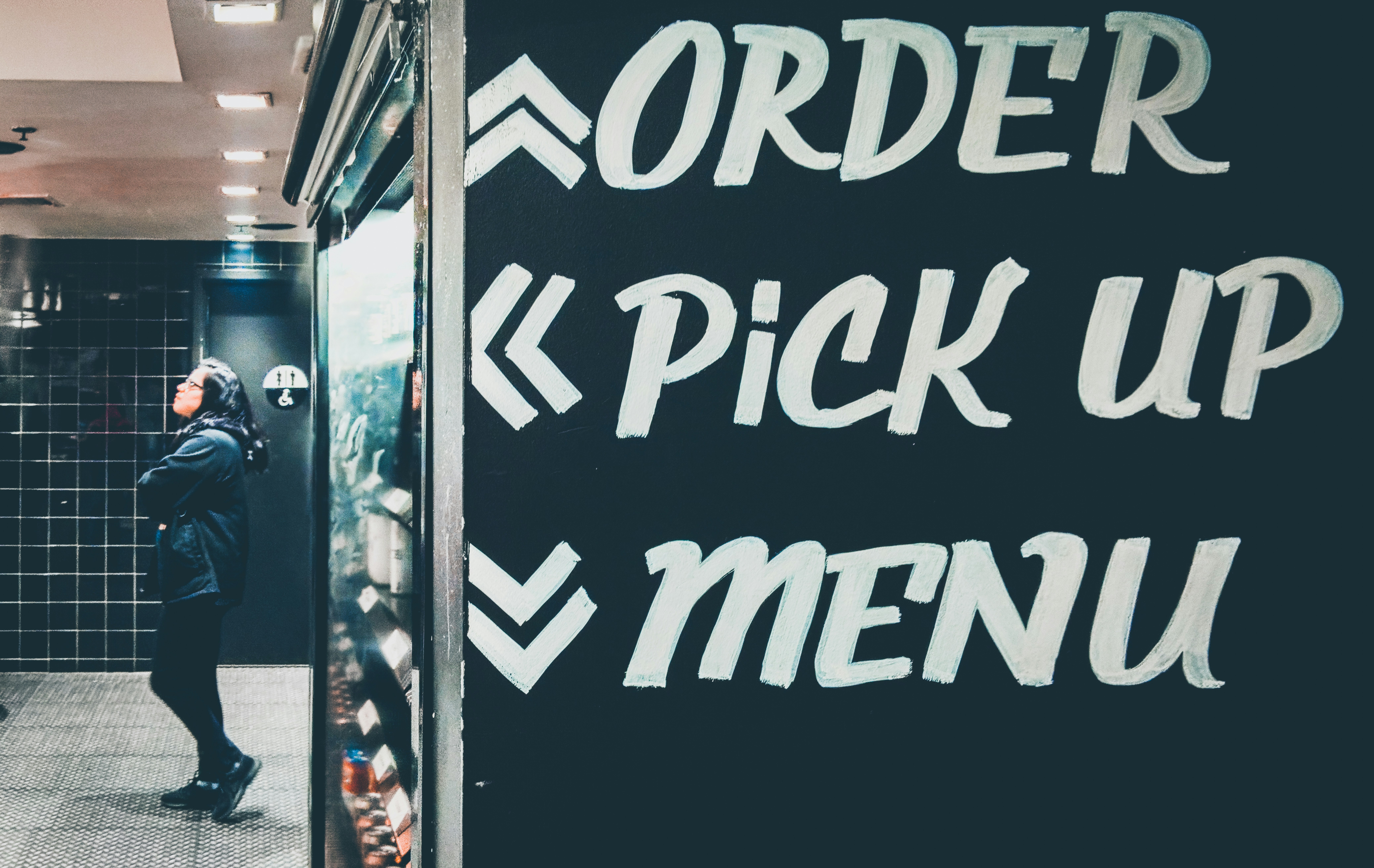 Why pre-orders break kitchens (and how scheduling rules fix it)